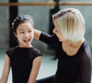 Little girl with no dad can’t hide her excitement when uncle joins her
