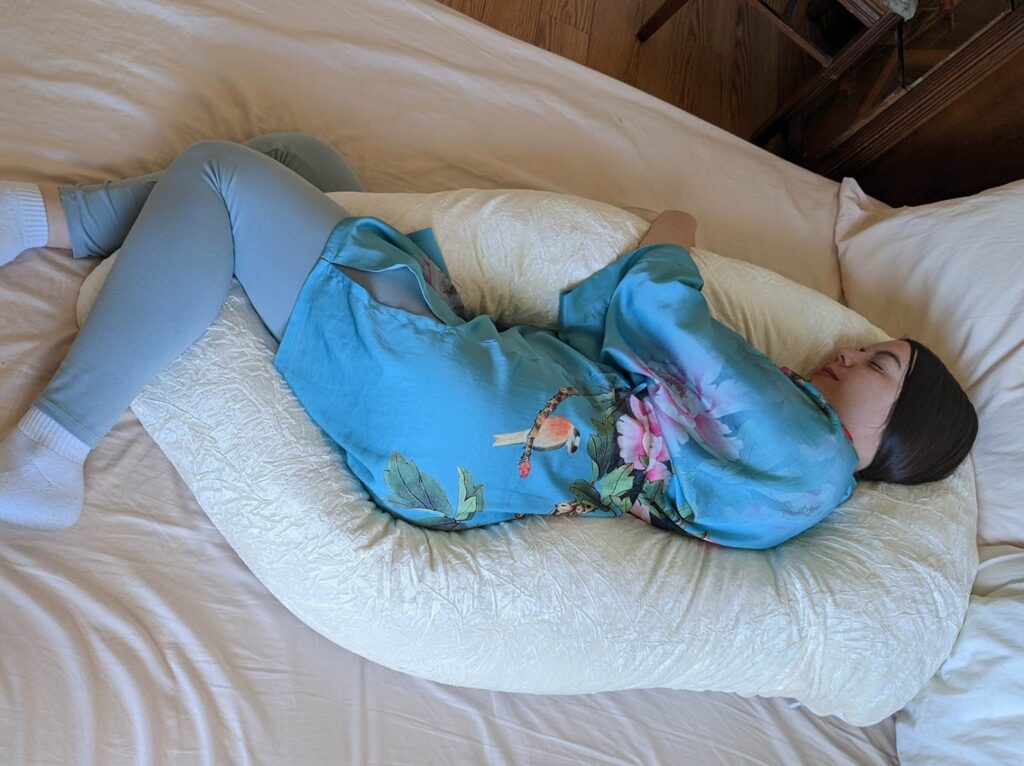 I Tried The Best Pregnancy Pillows For 1 Week Each Here’s What