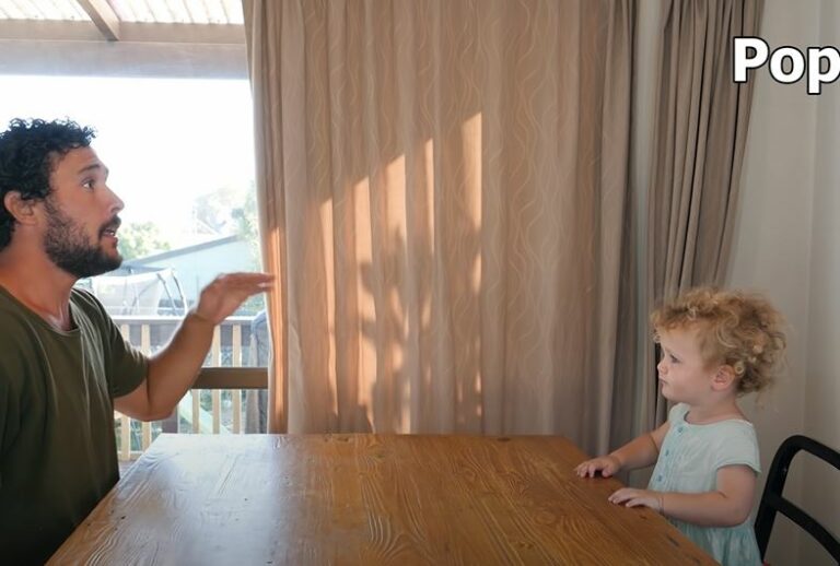 dad-attempts-to-teach-2-year-old-to-sing-and-gets-adorably-funny-results